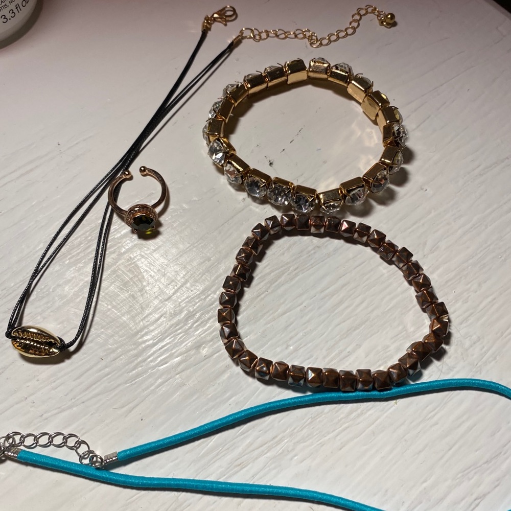 Jewelry bundle set⛄️ - Picture 3 of 5
